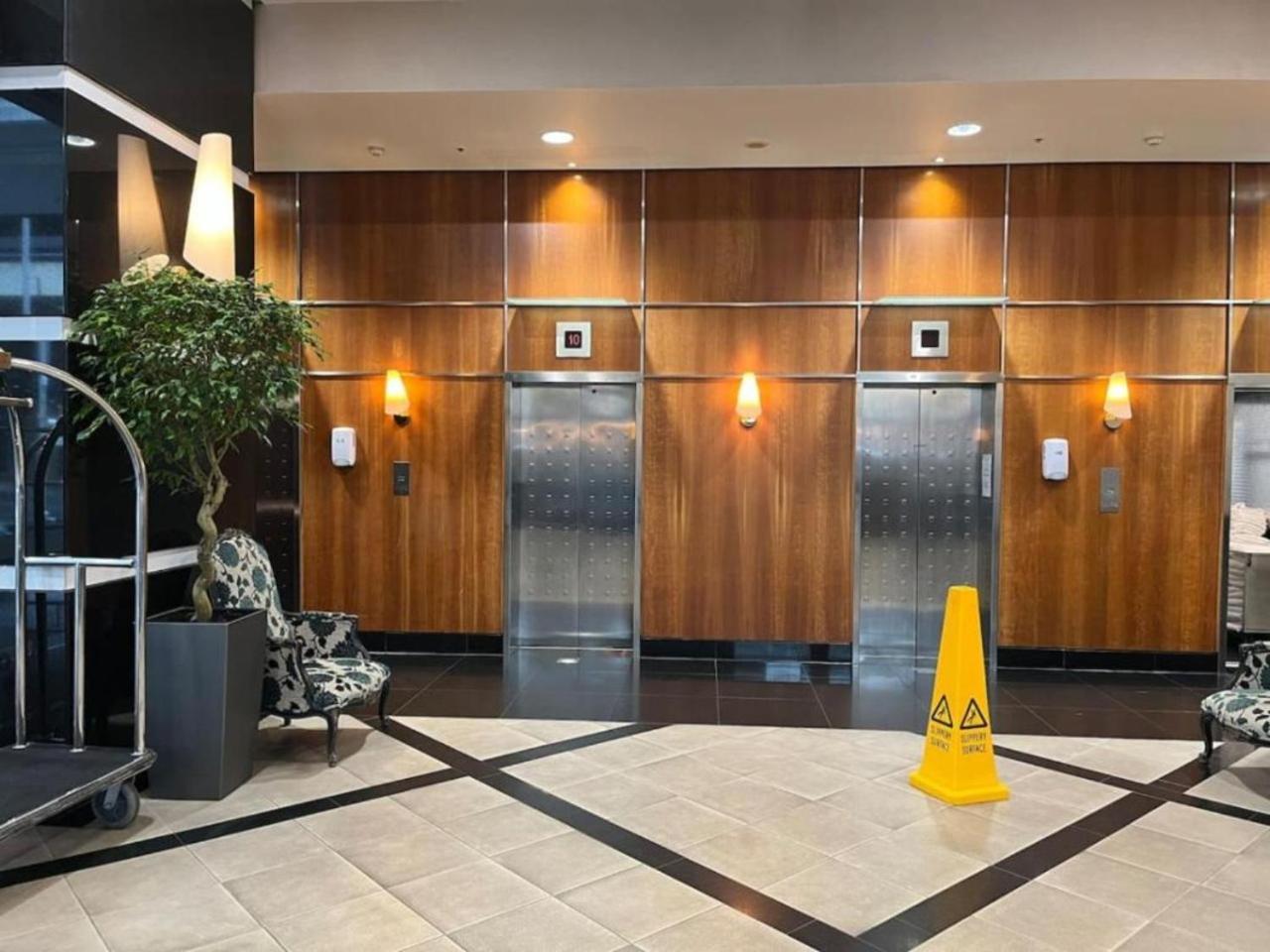 A City Stay Holiday On Queen Street オークランド エクステリア 写真